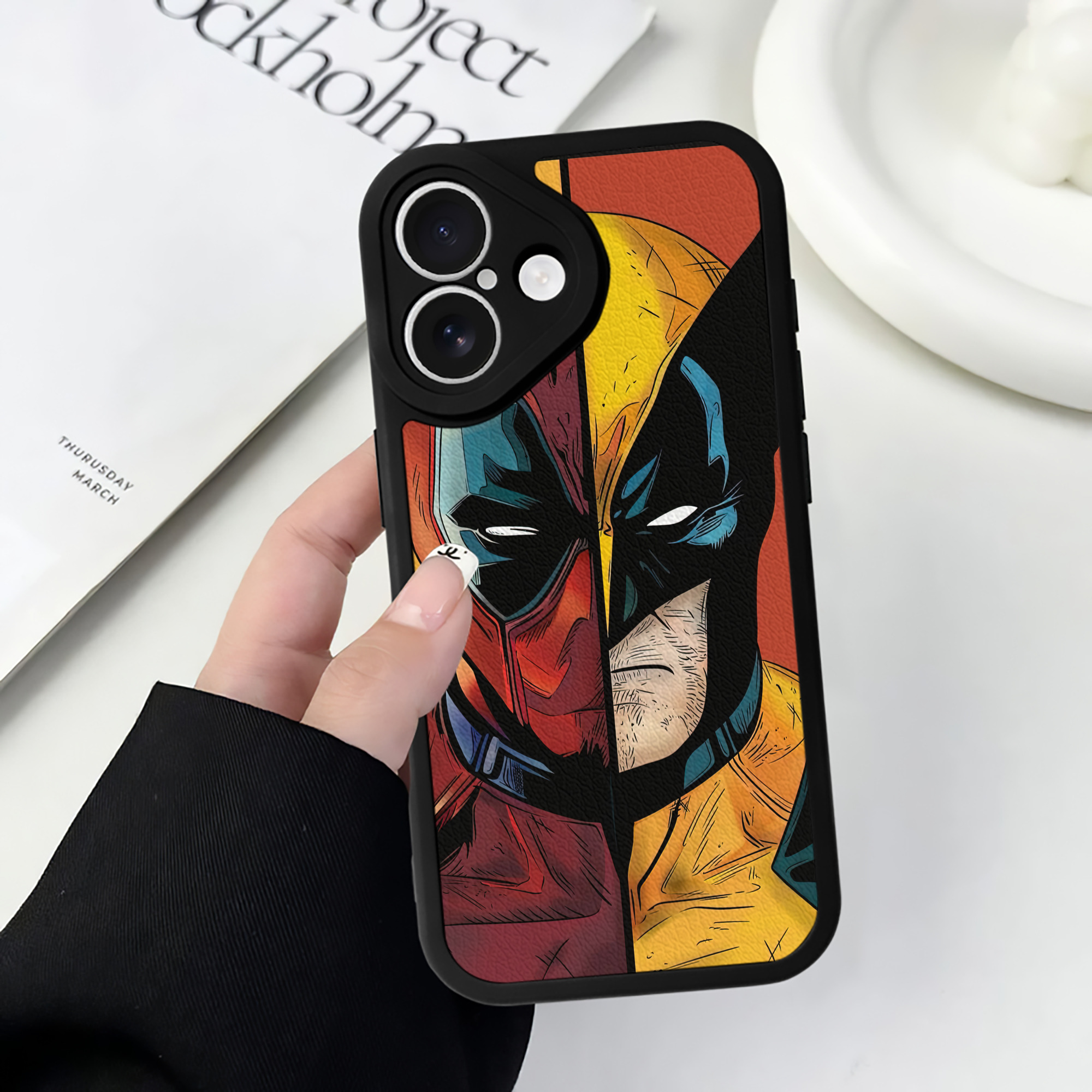 （画像用） Deadpool デッドプール 【iPhone 16シリーズ対応】シリコンスマホケース（レザー調） 材質：シリコン